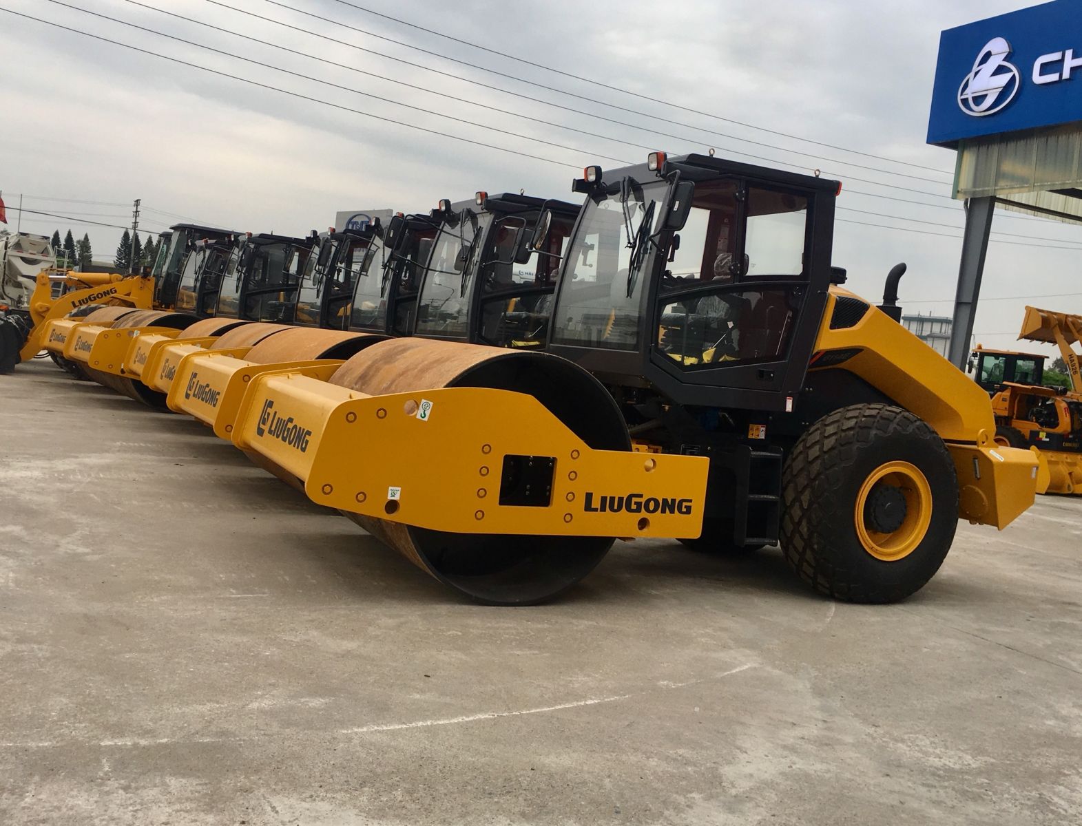 Xe Lu Rung LiuGong CLG6114E - Hiệu Suất Vượt Trội Cho Công Trình